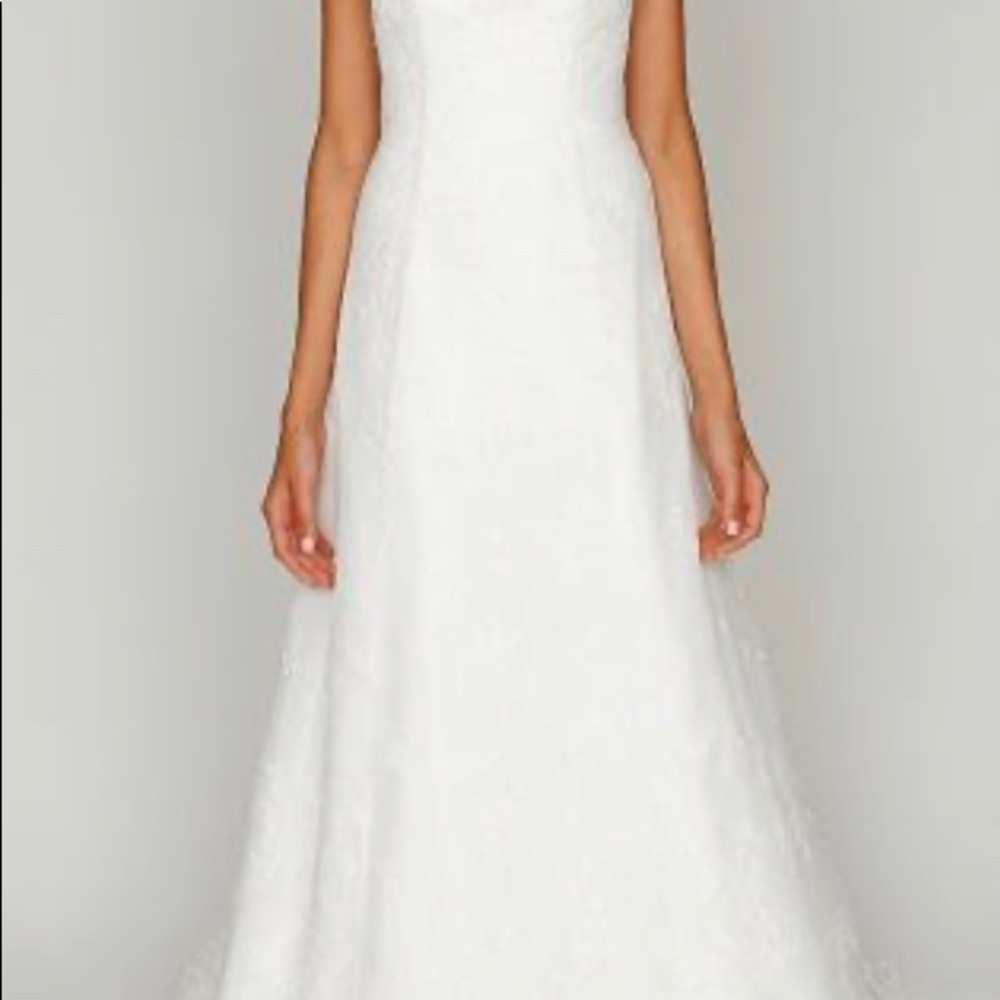 Monique Lhuiller Wedding Gown - Picture 2 of 10